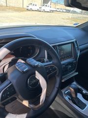 2017 Jeep Grand Cherokee Laredo 4x2 - Interior Steering Wheel With Keys Image